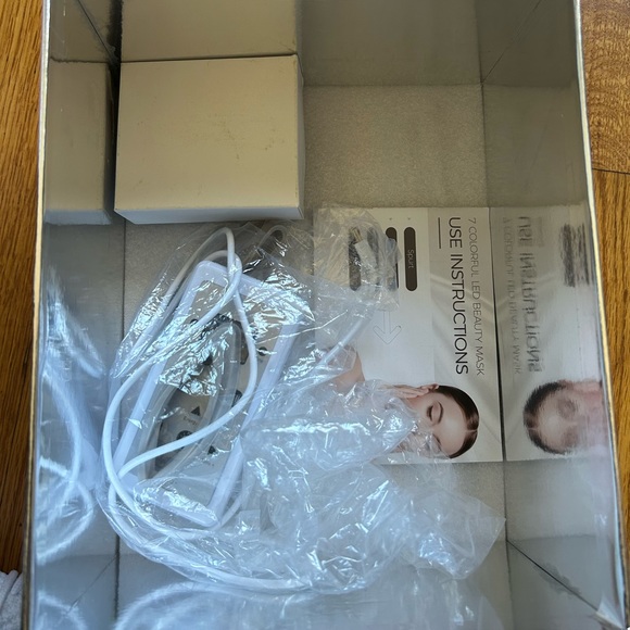 Red Light Therapy LED face mask - Picture 8 of 8